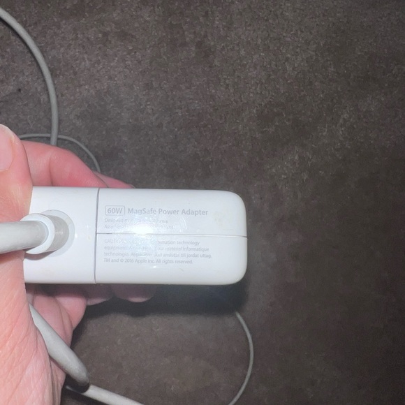 Apple 60W MagSafe Power Adapter - Picture 3 of 5